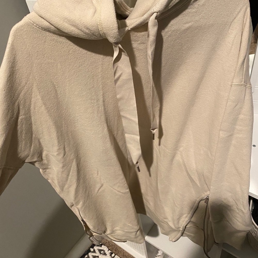 Arie Size Small Sweatshirt